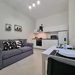 Glam House Apartment *
