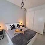 Apartment Glam House *