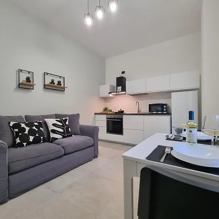 Glam House Apartment *