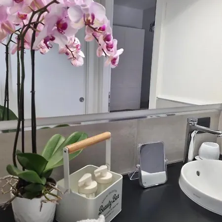 Glam House * 阿塞米尼